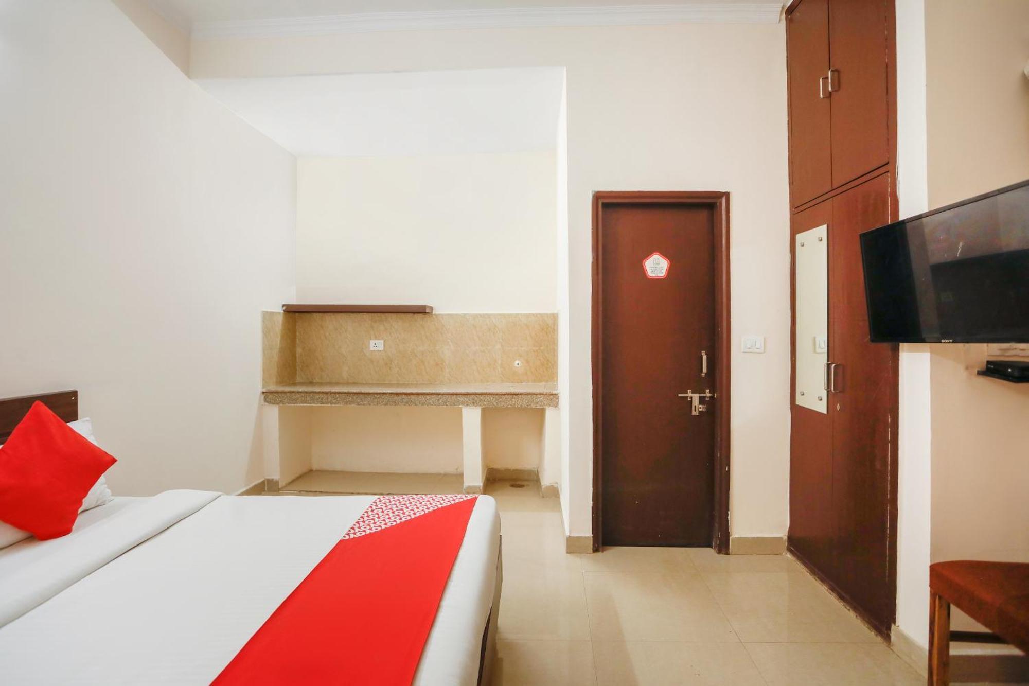 Hotel O Av Residency Near Botanic Garden Of Indian Republic Noida Buitenkant foto